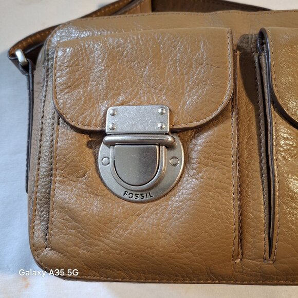 RARE FOSSIL Riley Camel Leather Messenger Bag Purse Crossbody Women Classic - Picture 5 of 13